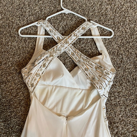 White Open Back Flowy Dress - Picture 2 of 2